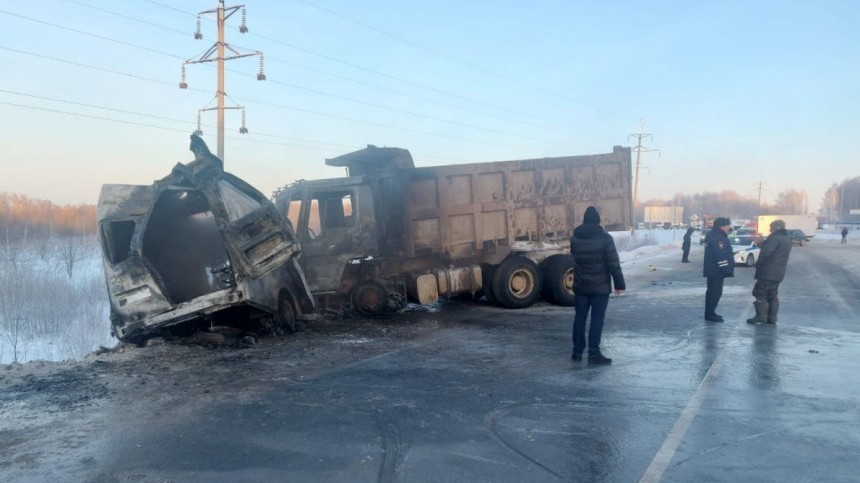 Дети остались без родителей: подробности ДТП со скорой и грузовиком в Томской области