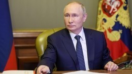 Путин сделал прививку от гриппа и призвал вакцинироваться