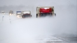 Буран срывает крыши с домов: как регионы РФ переживают декабрьскую непогоду