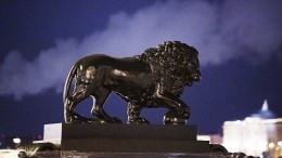 Легендарные медные львы вернулись в Петербург после реставрации