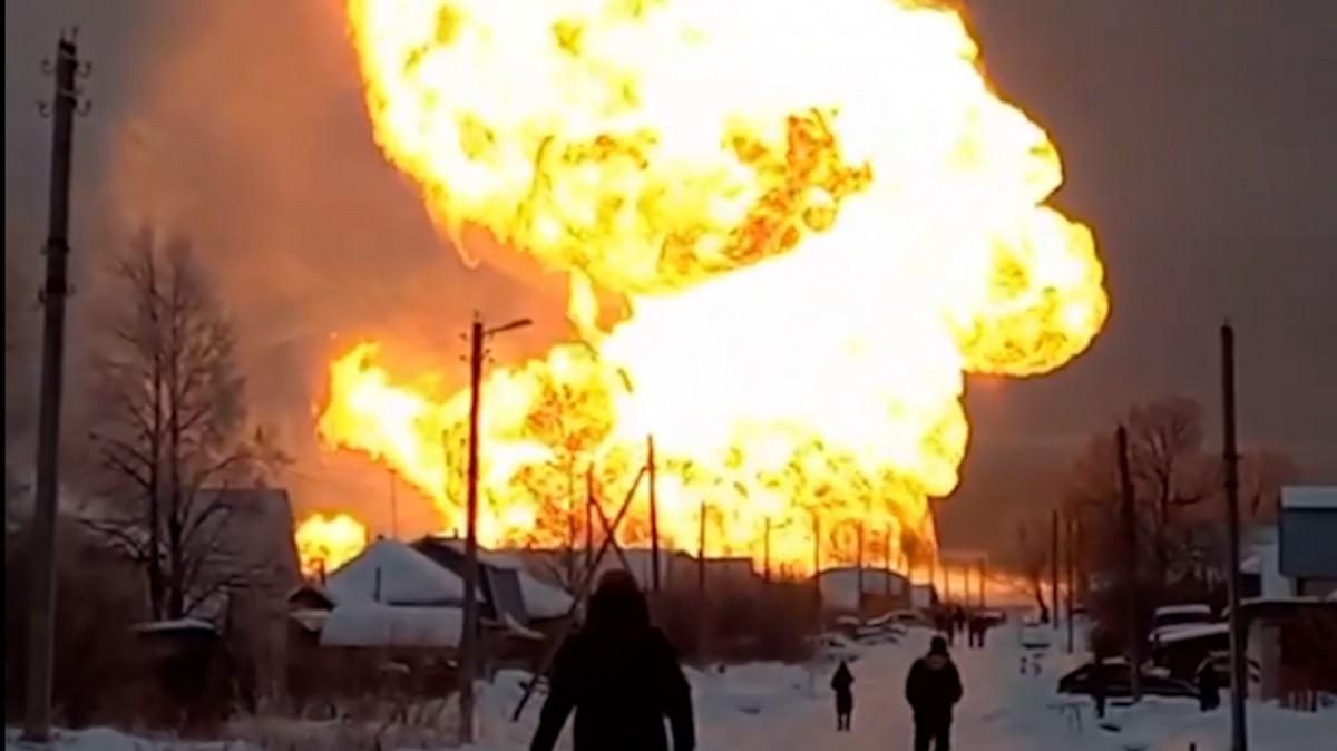 Видео: мощный взрыв произошел на газопроводе в Чувашии