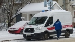В Петербурге строитель выжил после падения в 15-метровый котлован — видео