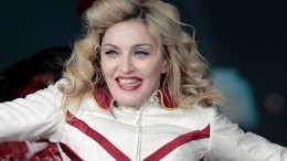 Мадонна пожевала украинский флаг, выплюнула его и отказалась извиняться