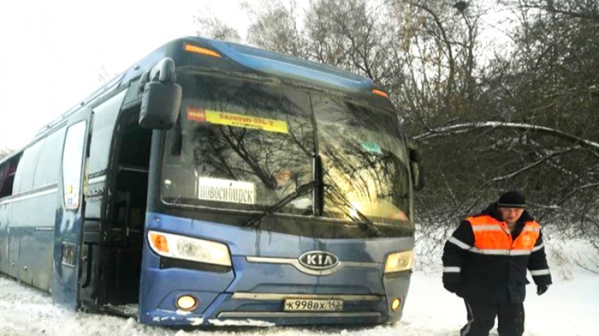 Автобус с детьми врезался в грузовик под Новосибирском