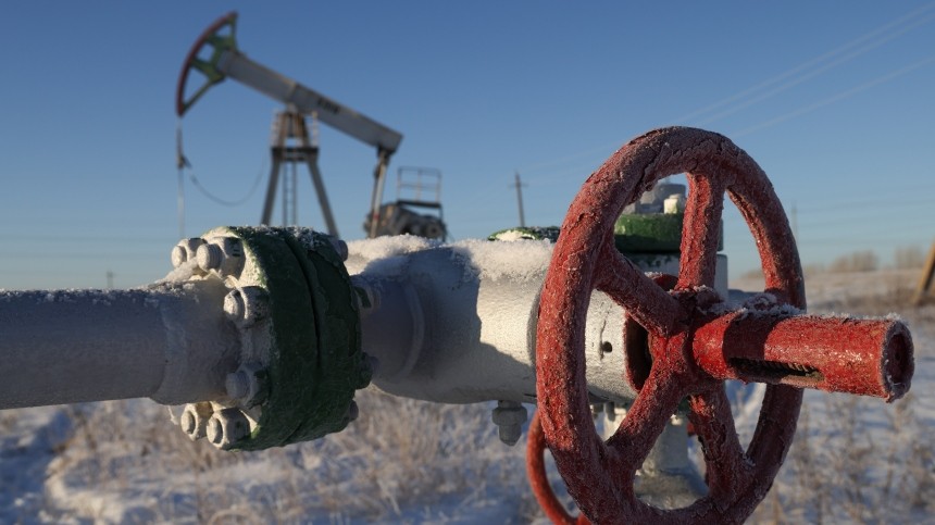 Новак: РФ запретит поставки нефти по контрактам с потолком цен