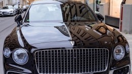 Пользуется «слепым пятном» закона: кто помогает автоподставщику на Bentley