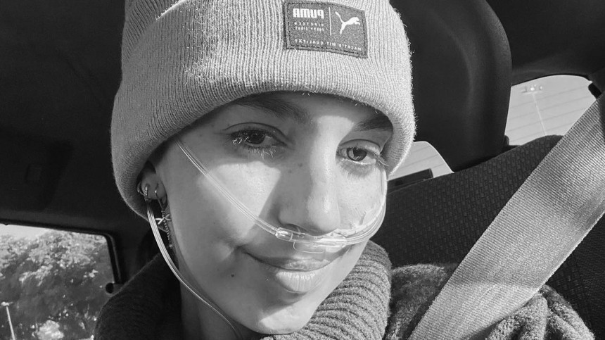 Популярный блогер Елена Уэльва из Испании умерла от рака в 20 лет