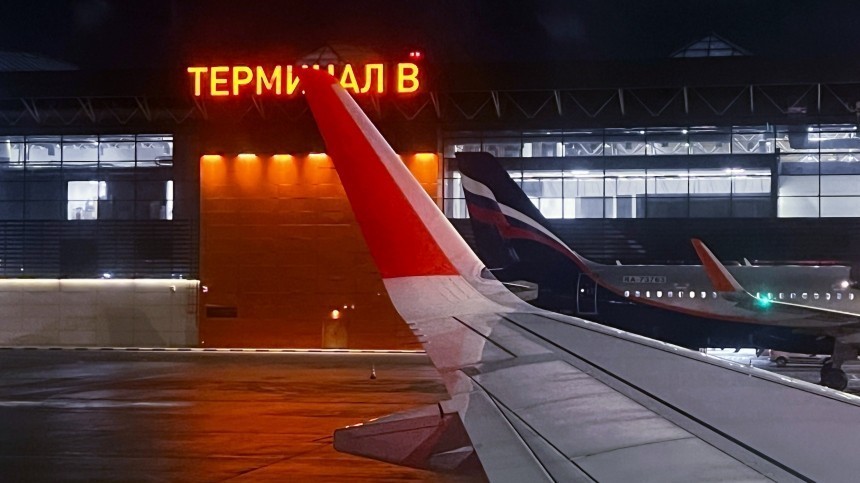Подавший сигнал бедствия Boeing 737 приземлился в Шереметьево