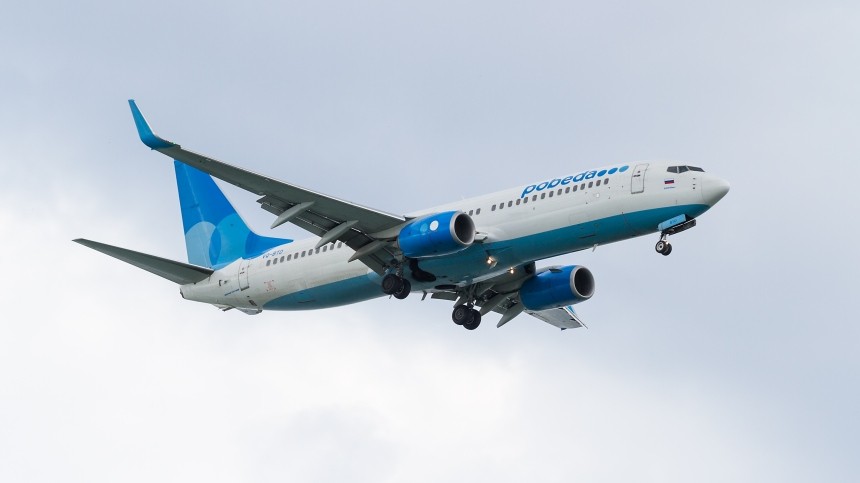 Пассажирский Boeing 737, летящий в Москву, подал сигнал тревоги