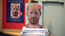 Принц за полцены: как Гарри продал жизнь королевской семьи на потеху публике