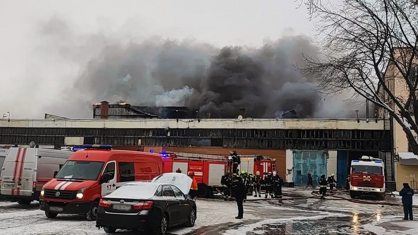 Аромат пожара: что вызвало стремительное распространение огня на складе в Москве