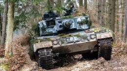 В бундестаге обвинили Шольца в отказе от мирных принципов за передачу Киеву танков1