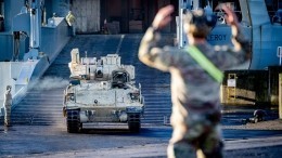 От гранат не защитит: зачем Вашингтон «подсовывает» Киеву БТР Stryker1
