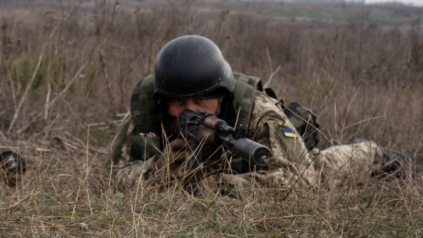 Боец РФ спас ребенка в Соледаре под огнем снайпера ВСУ: «Начал работать по нам»
