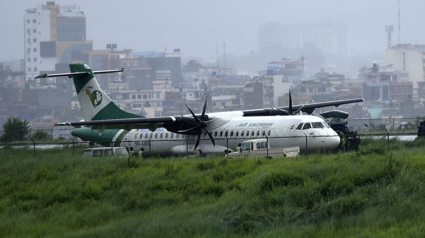 Никто из находившихся на борту рухнувшего в Непале самолета не смог выжить