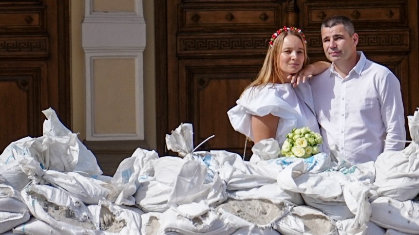 Украинцы заключают браки с инвалидами и многодетными, чтобы сбежать из страны