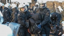 А с кем боролись? Десятки полицейских пострадали в ФРГ из-за протестов экоактивистов