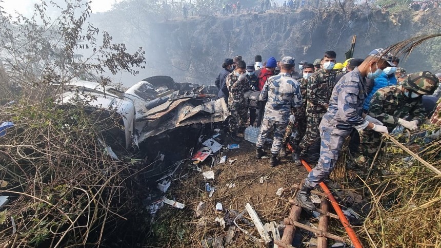 Завершена спасательная операция после крушения самолета в Непале