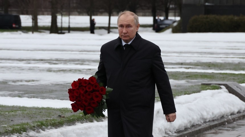 Путин принял участие в церемонии возложения венка к монументу «Мать-Родина»