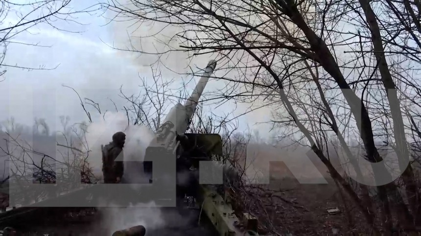 «Приходится глушить»: как расчеты гаубиц Д-20 в Марьинке наносят мощные удары по пехоте ВСУ