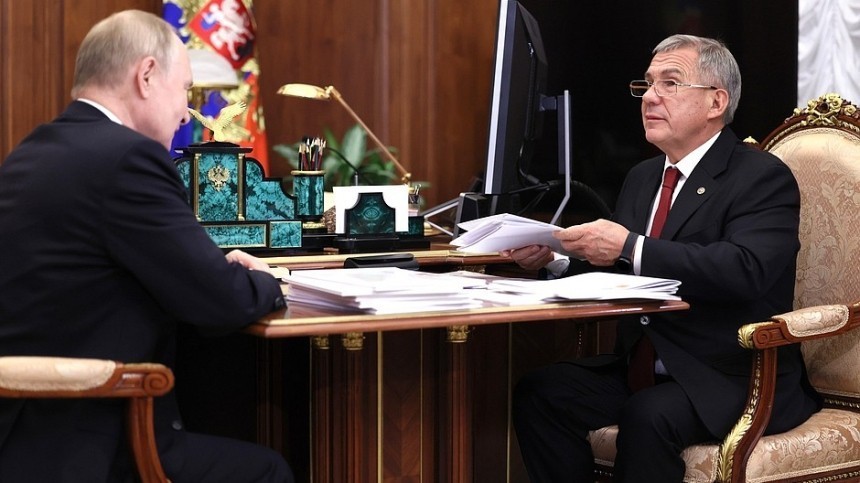 Путин провел рабочую встречу с главой Татарстана Миннихановым