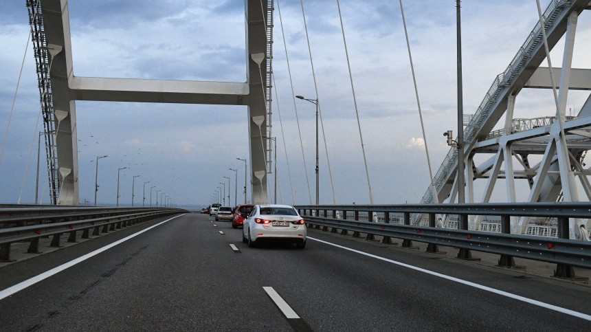 Автомобильное движение ограничат на Крымском мосту 25 января
