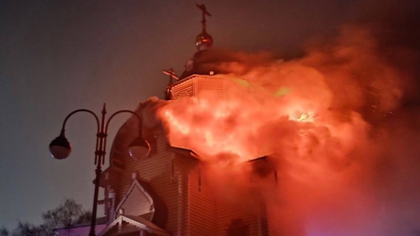В Кирове горит православная церковь, стоящая на месте уничтоженного храма