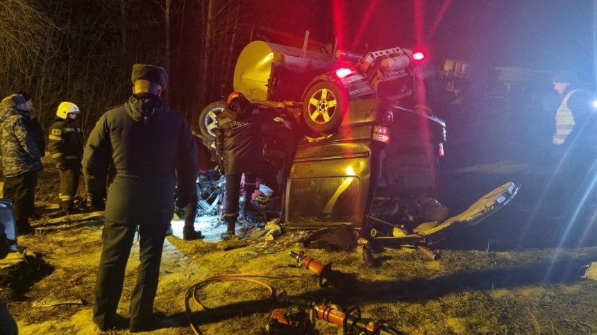 Девять человек погибли в ДТП с грузовиком и автобусом под Тулой