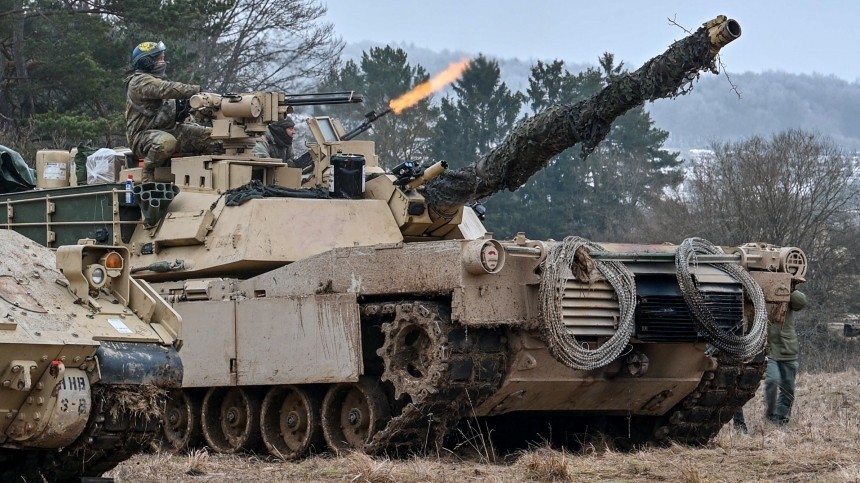 «Уверенно пробиваются»: западные танки Abrams и Leopard не годятся для боев на Украине