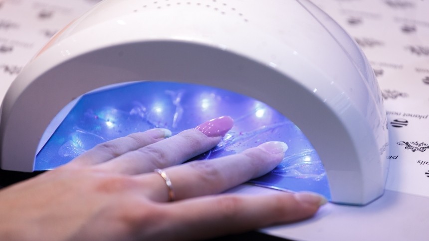 Смертоносная красота: УФ-лампы для сушки ногтей повышают риск развития рака