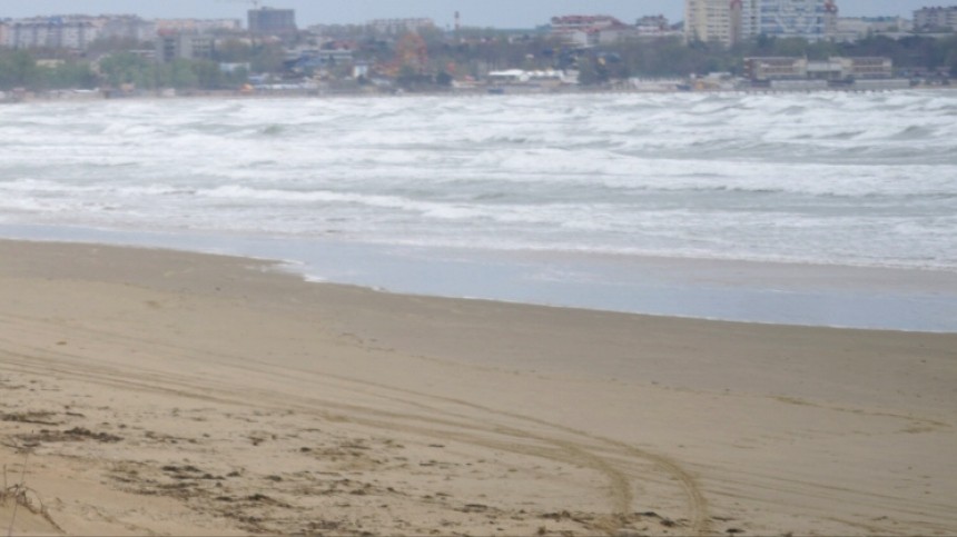 Мертвого подростка с пакетом гальки на шее нашли у берега в Анапе