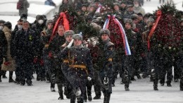 Церемония на Пискаревском кладбище в память о жертвах блокады Ленинграда: прямая трансляция