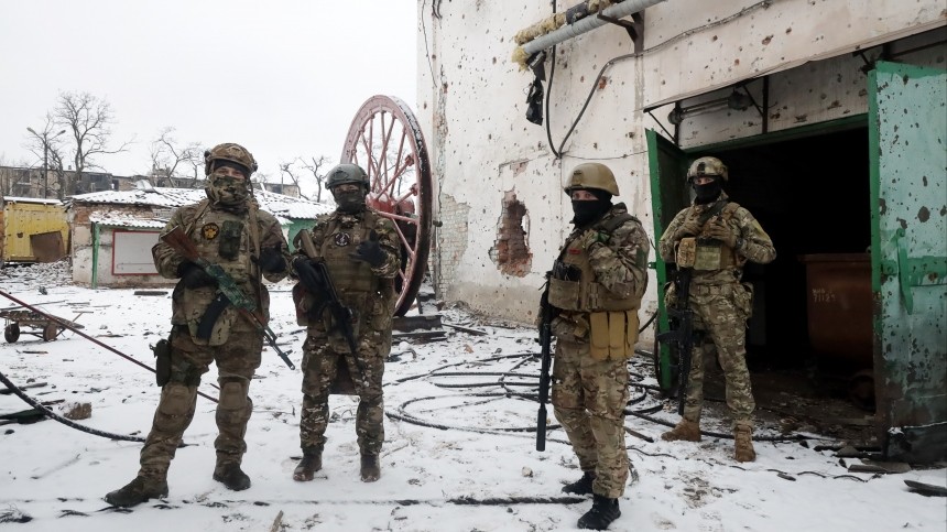 Российские войска взяли Артемовск в оперативное окружение