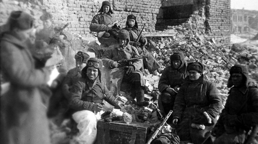 Немедленно ударить по противнику: неизданные страницы Сталинградской битвы