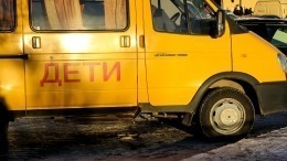 В шаге от трагедии: школьный автобус столкнулся с легковушкой и бензовозами
