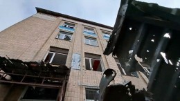 На осколки: что происходит на месте рухнувшего из-за обстрела рынка в Горловке