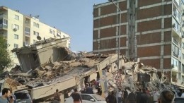Серия мощных землетрясений произошла в Турции, разрушены здания