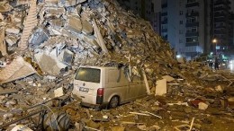 При землетрясении в Турции погибли не менее 76 человек и 440 пострадали