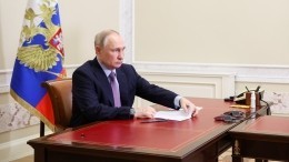 Путин подписал закон об отмене публикации о доходах депутатов без личных данных