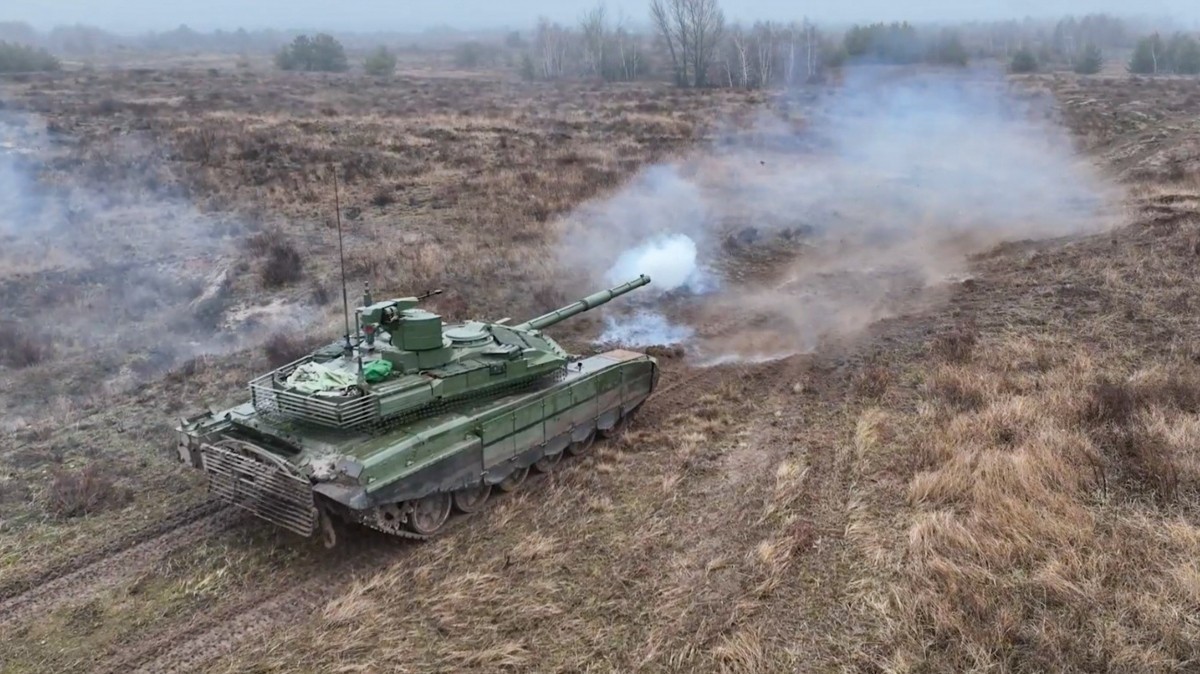 Боевое крещение: работа танков Т-90М «Прорыв» в зоне СВО попала на видео