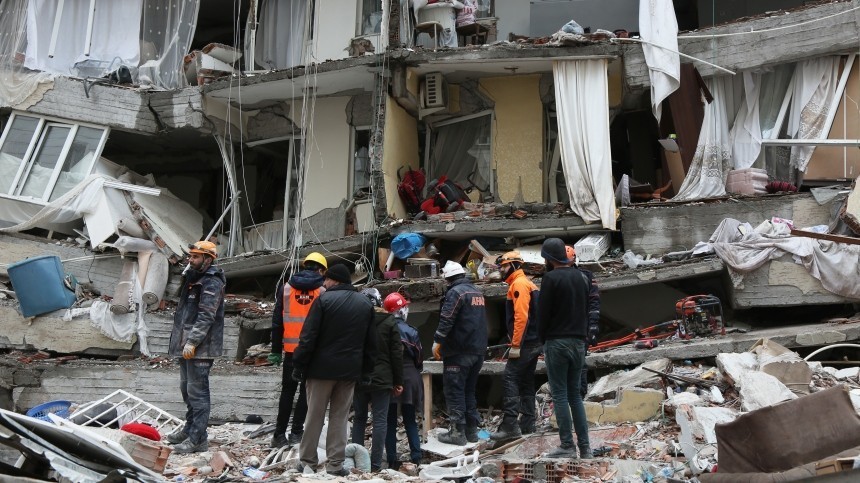 Число жертв землетрясения в Турции превысило три с половиной тысячи