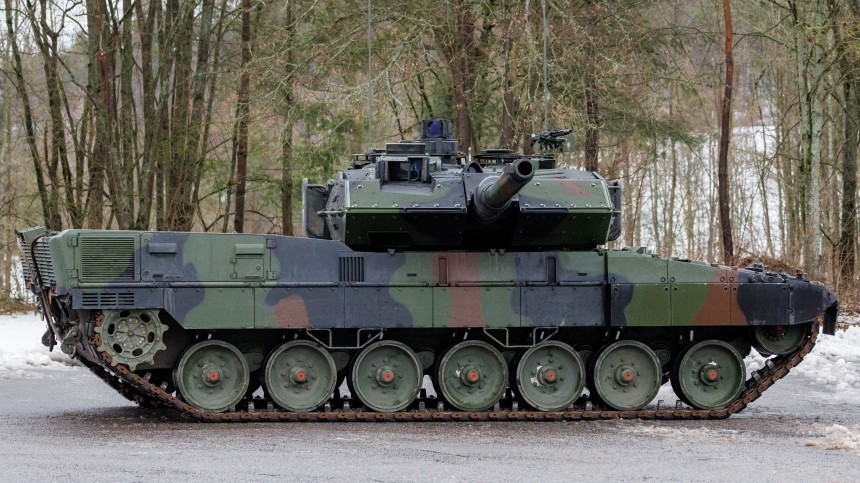Германия передала Украине первый танк Leopard 2 — он игрушечный