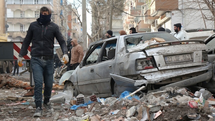 Число жертв землетрясения в Турции превысило 8,5 тысячи человек
