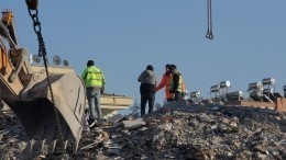 Объединилась вся Турция: как людей спасают из-под завалов
