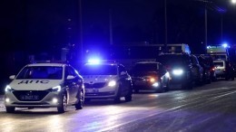 Горящий автомобиль затруднил движение в центре Москвы — видео