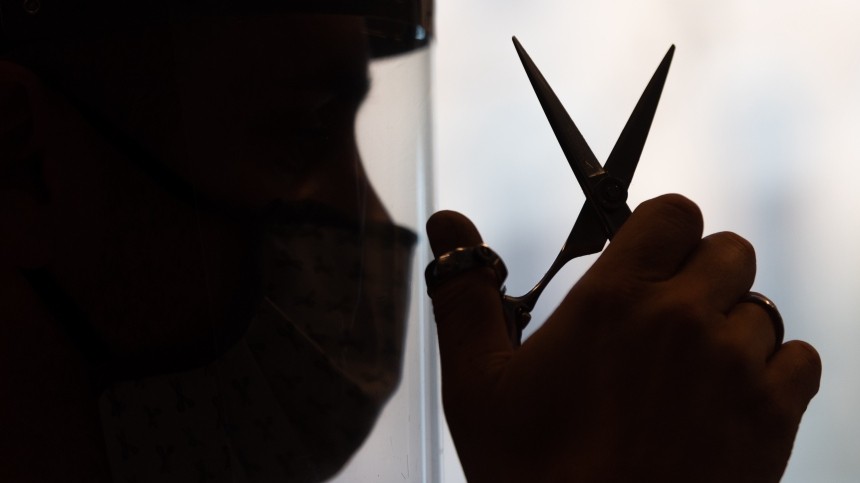 Житель Приморья отрезал жене пальцы ножницами из-за счетов за ЖКУ