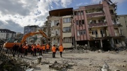 Пережившие землетрясение в Турции снова оказались под завалами — дальше будет хуже