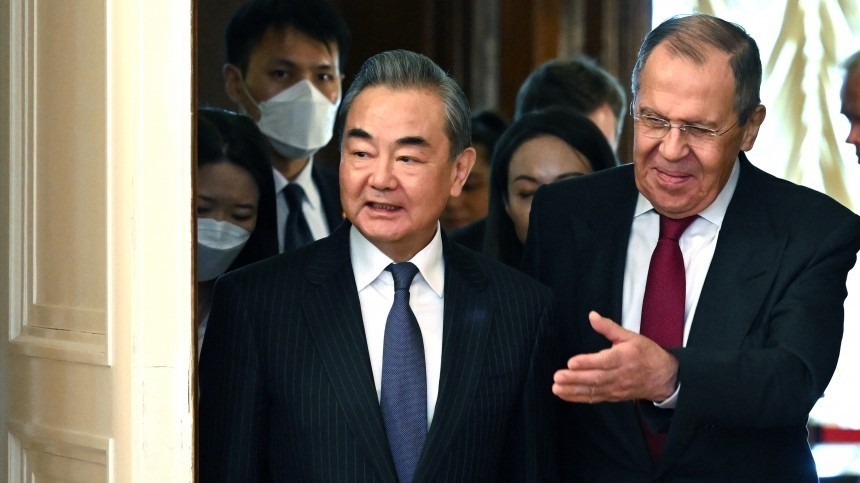 «Прочны как скала»: Ван И сообщил о развитии отношений Китая и РФ