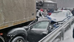 Более 20 машин пострадали в ДТП на трассе М-11 в сторону Москвы