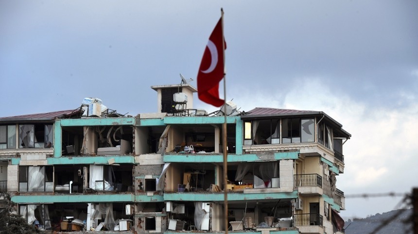 Число погибших в результате землетрясений в Турции увеличилось до 44 374